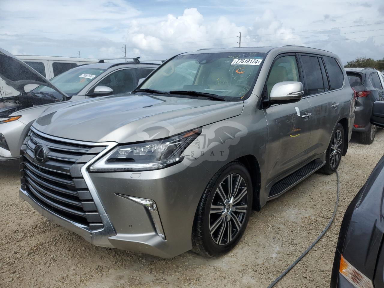 Lexus LX 570 5.7L  8 2021