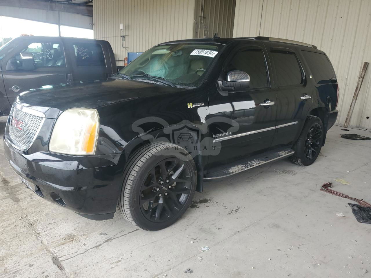 GMC Yukon DENALI HYBRID 6.0L  8 2013