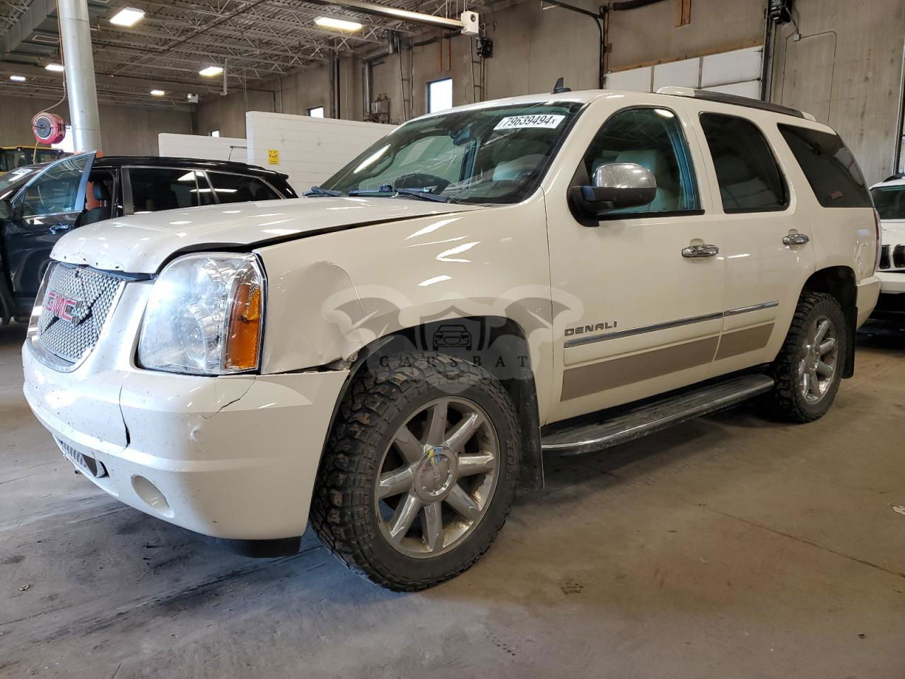 GMC Yukon DENALI 6.2L  8 2013