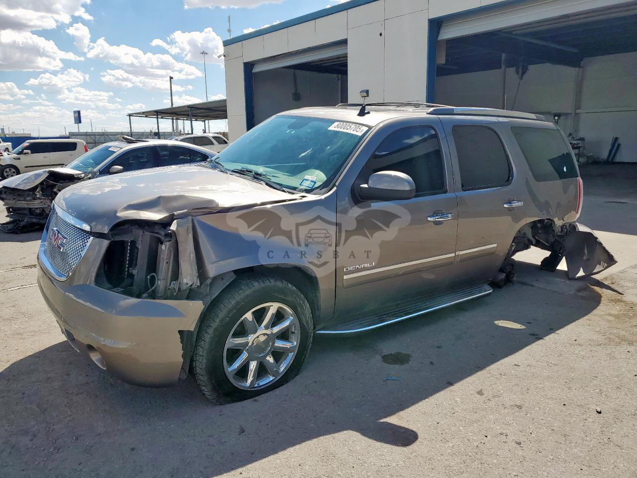 GMC Yukon DENALI 6.2L  8 2013