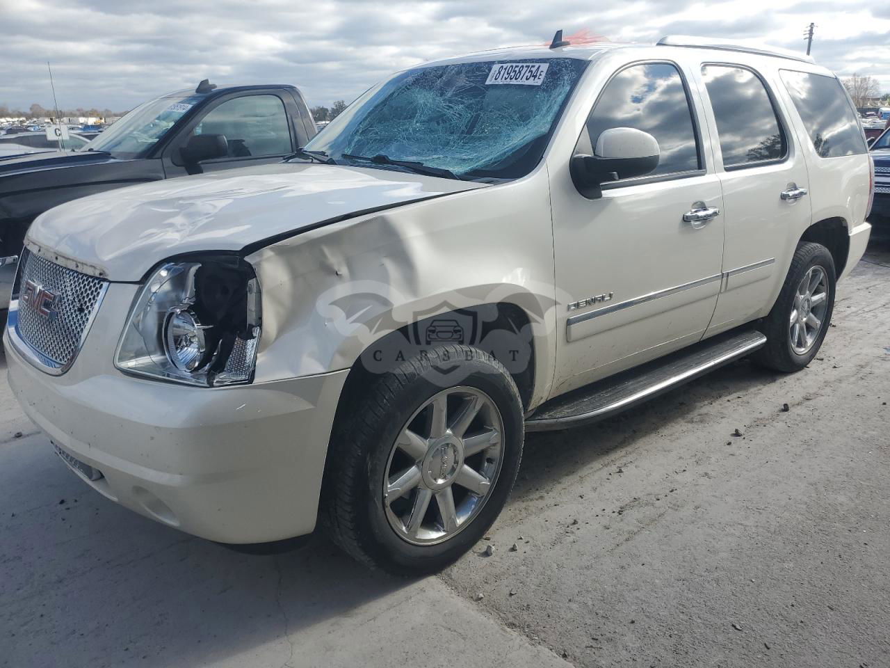 GMC Yukon DENALI 6.2L  8 2013