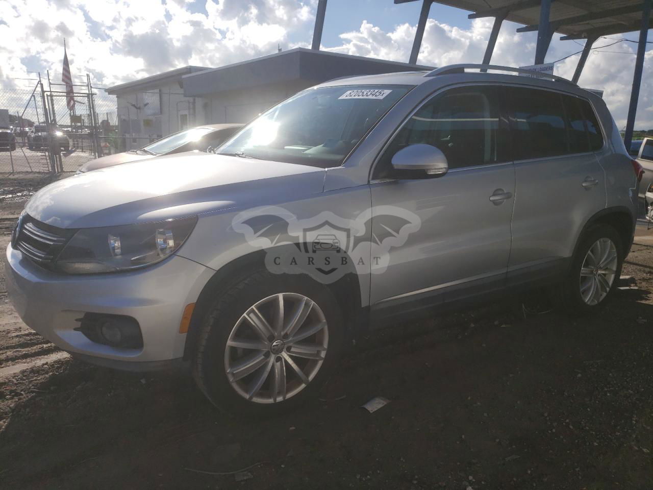 Volkswagen Tiguan S 2.0L  4 2015