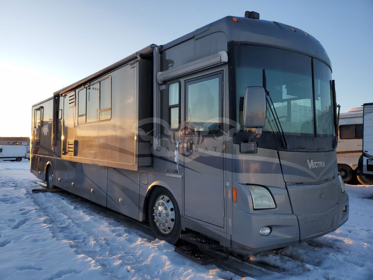 Freightliner X-line X LINE MOTOR HOME 8.3L  6 2004