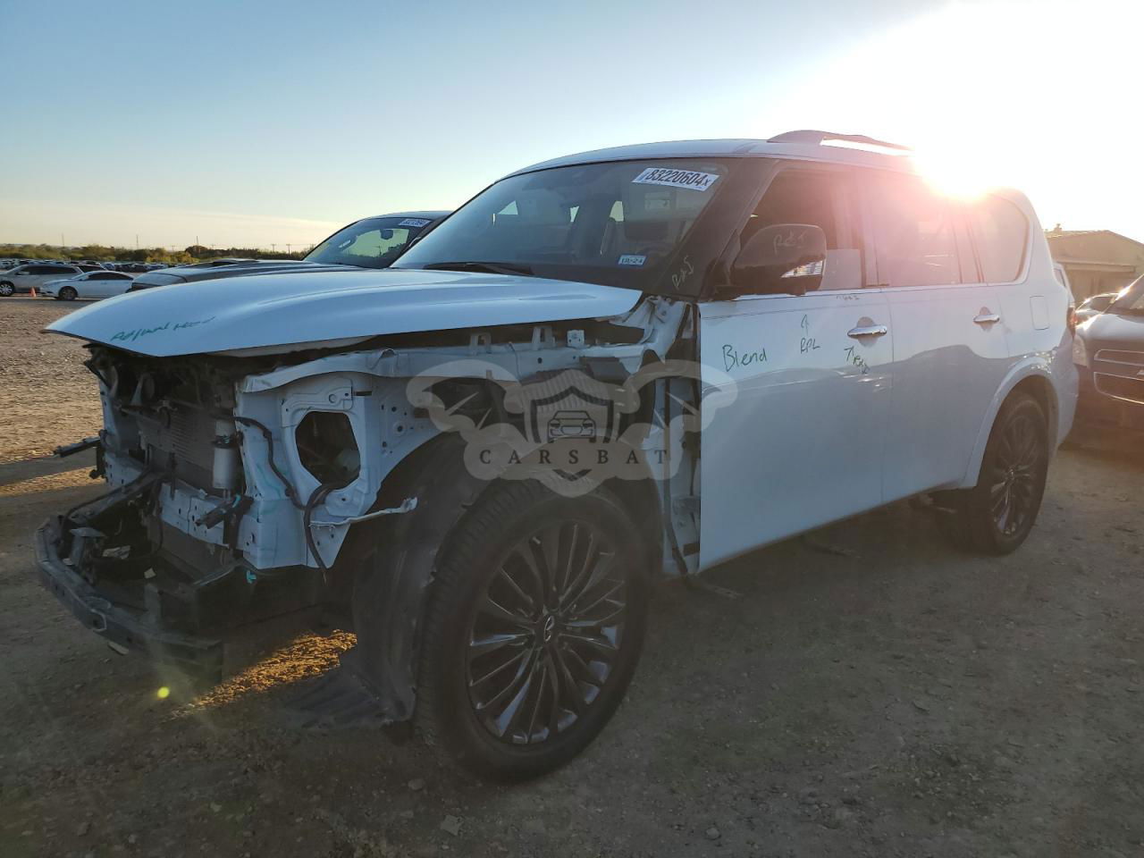 Infiniti QX80 LUXE 5.6L  8 2022