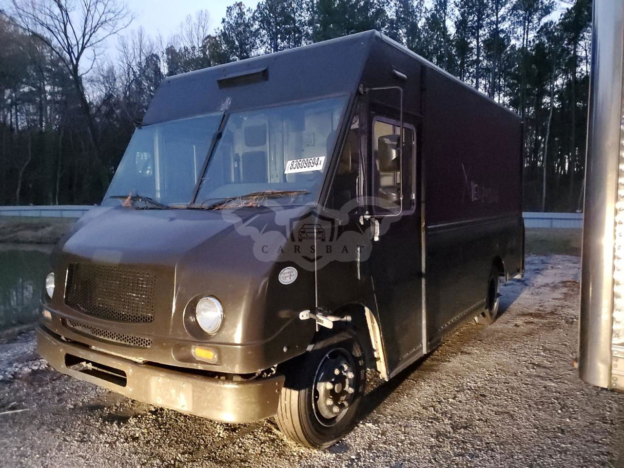 Freightliner Business Class M2 M LINE WALK-IN VAN 6.7L  6 2009