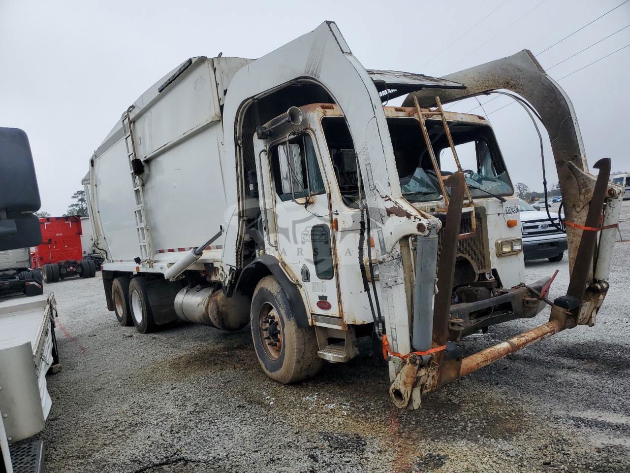 Peterbilt 320/325 10.8L  6 2010