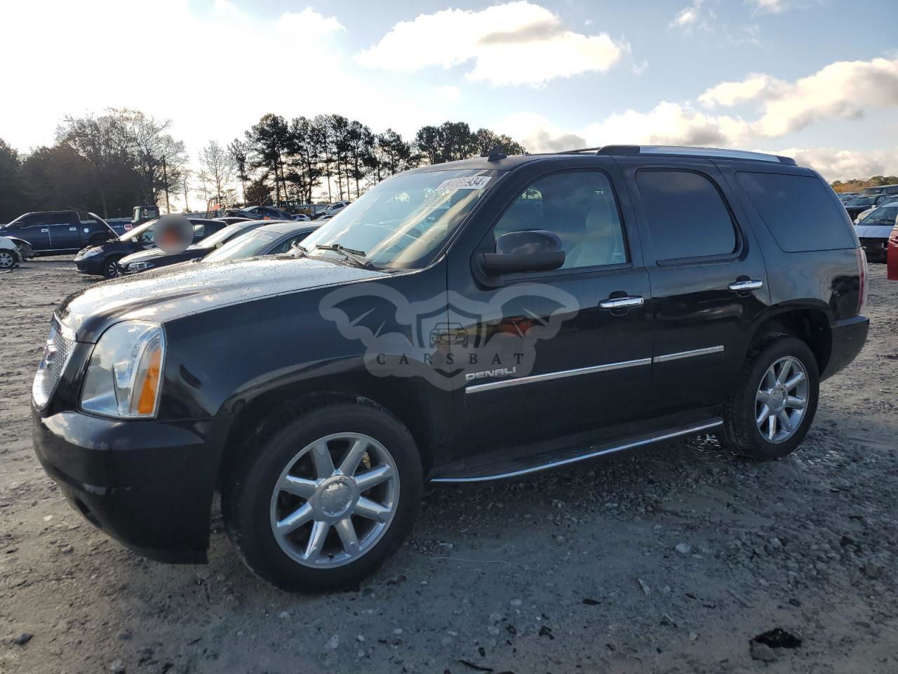 GMC Yukon DENALI 6.2L  8 2013