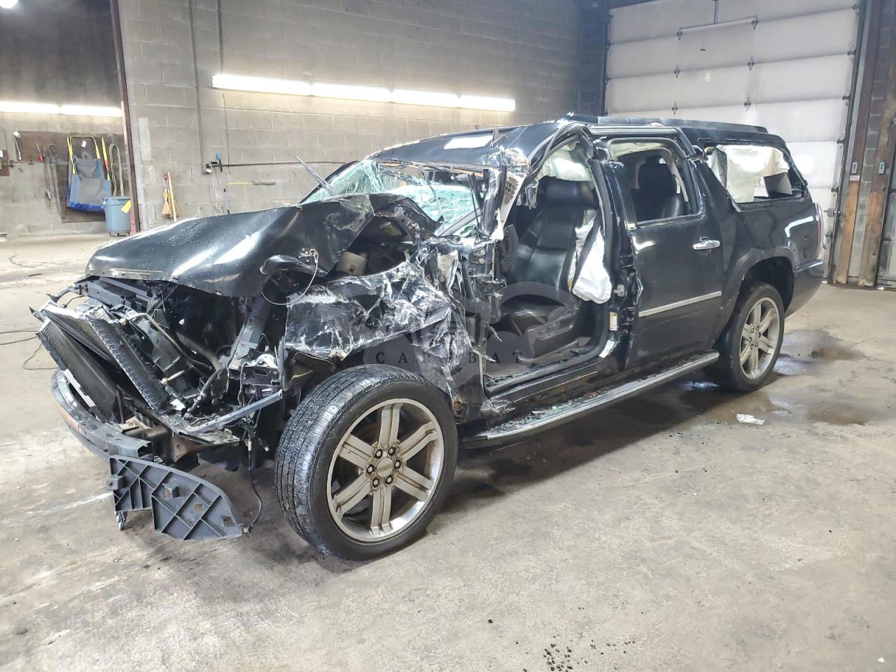 GMC Yukon DENALI 6.2L  8 2012