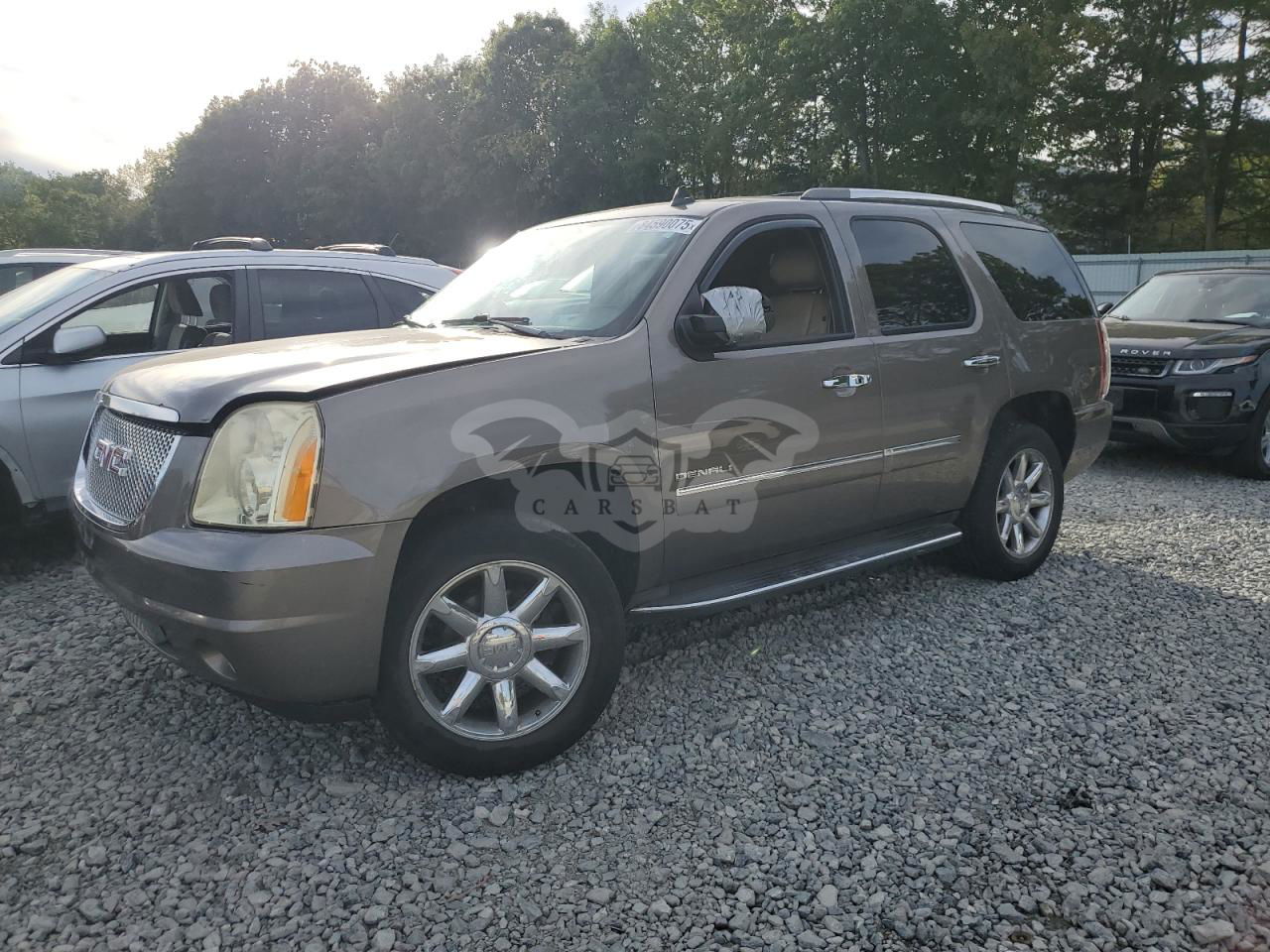 GMC Yukon DENALI 6.2L  8 2011