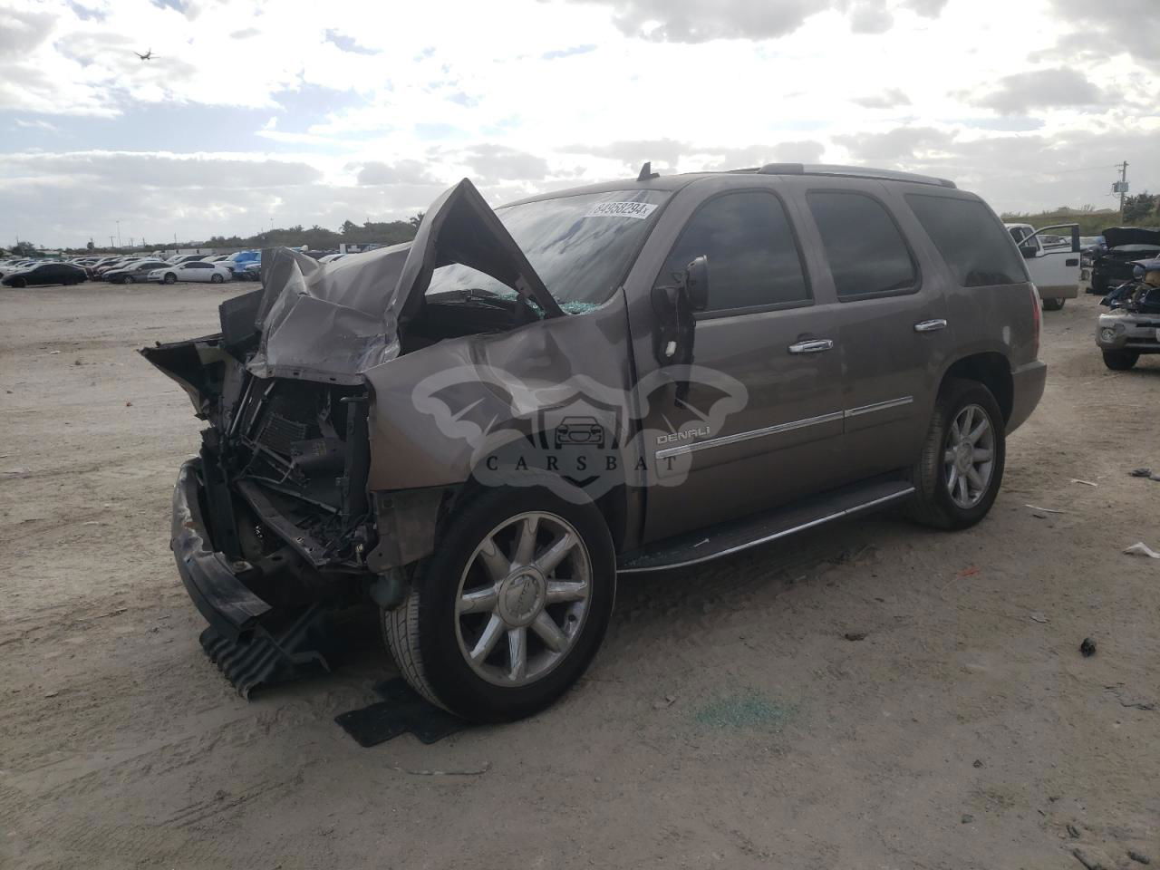 GMC Yukon DENALI 6.2L  8 2013