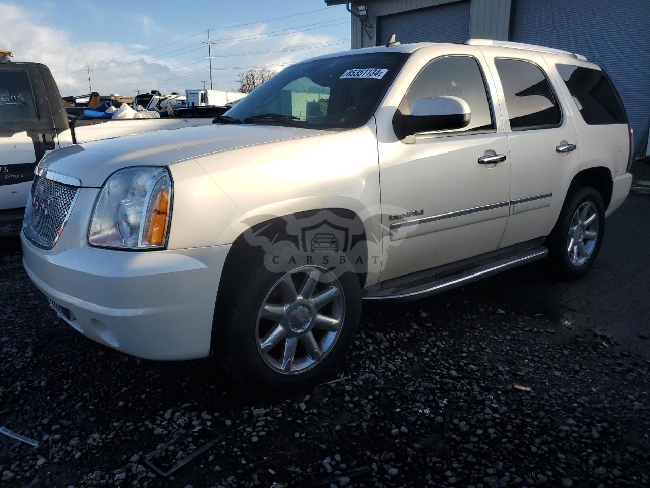 GMC Yukon DENALI 6.2L  8 2013