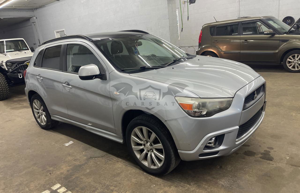 Mitsubishi Outlander SE 2.0L  4 2011