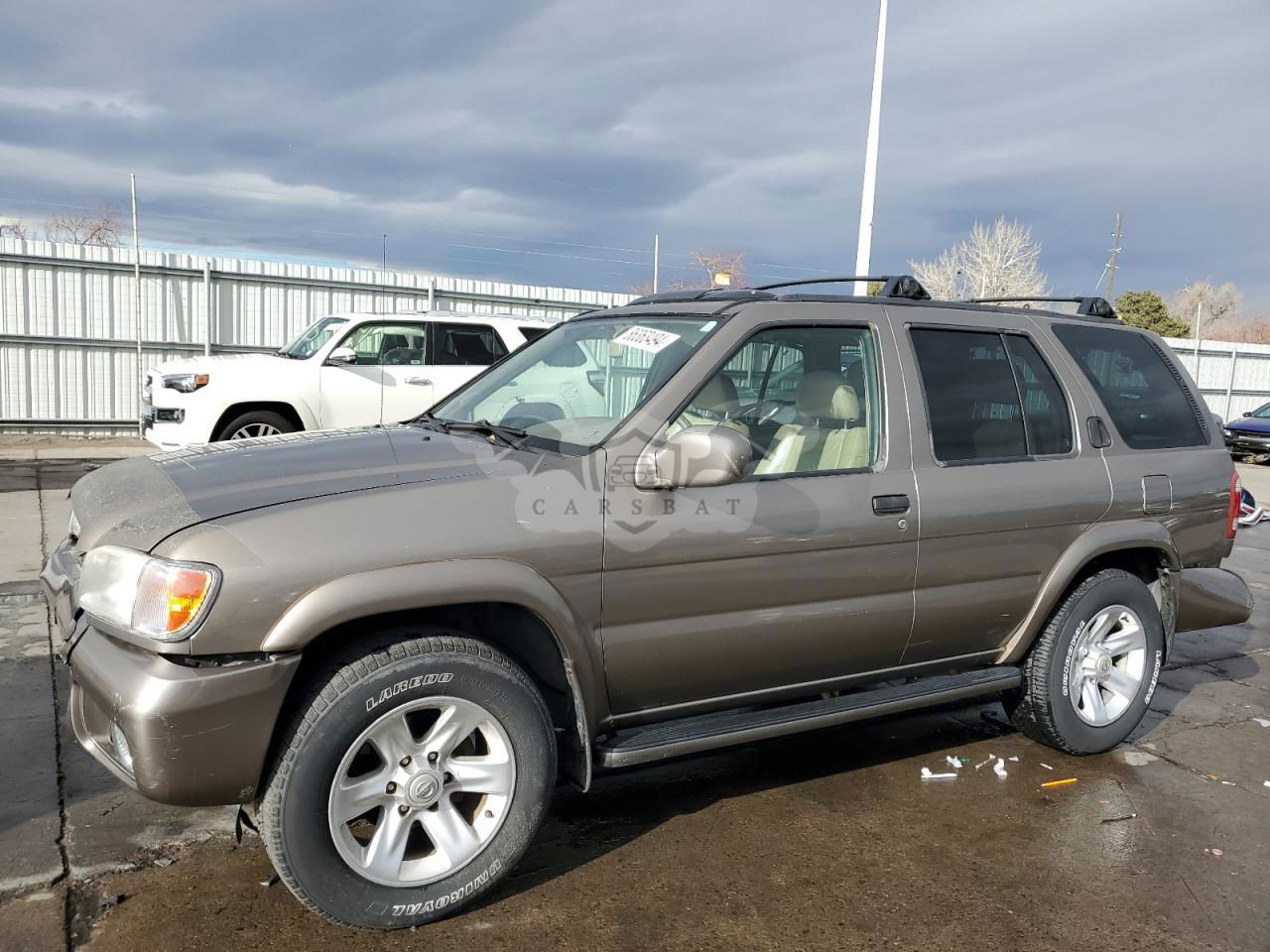 Nissan Pathfinder LE 3.5L  6 2002