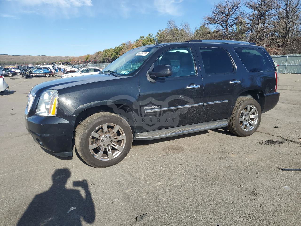 GMC Yukon DENALI 6.2L  8 2013