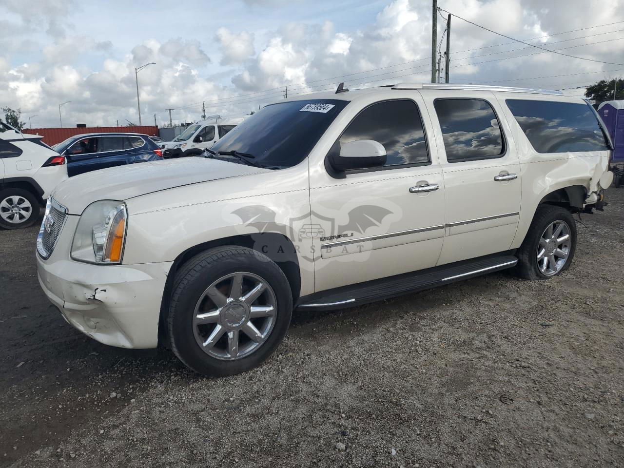 GMC Yukon DENALI 6.2L  8 2013