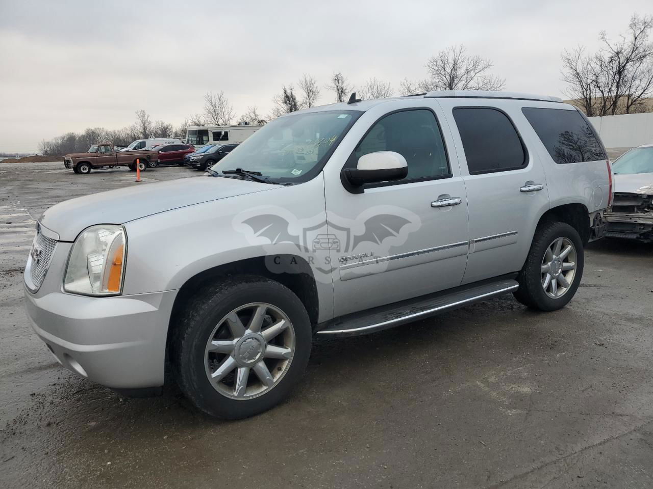 GMC Yukon DENALI 6.2L  8 2013