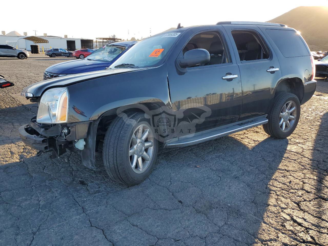 GMC Yukon DENALI 6.2L  8 2013