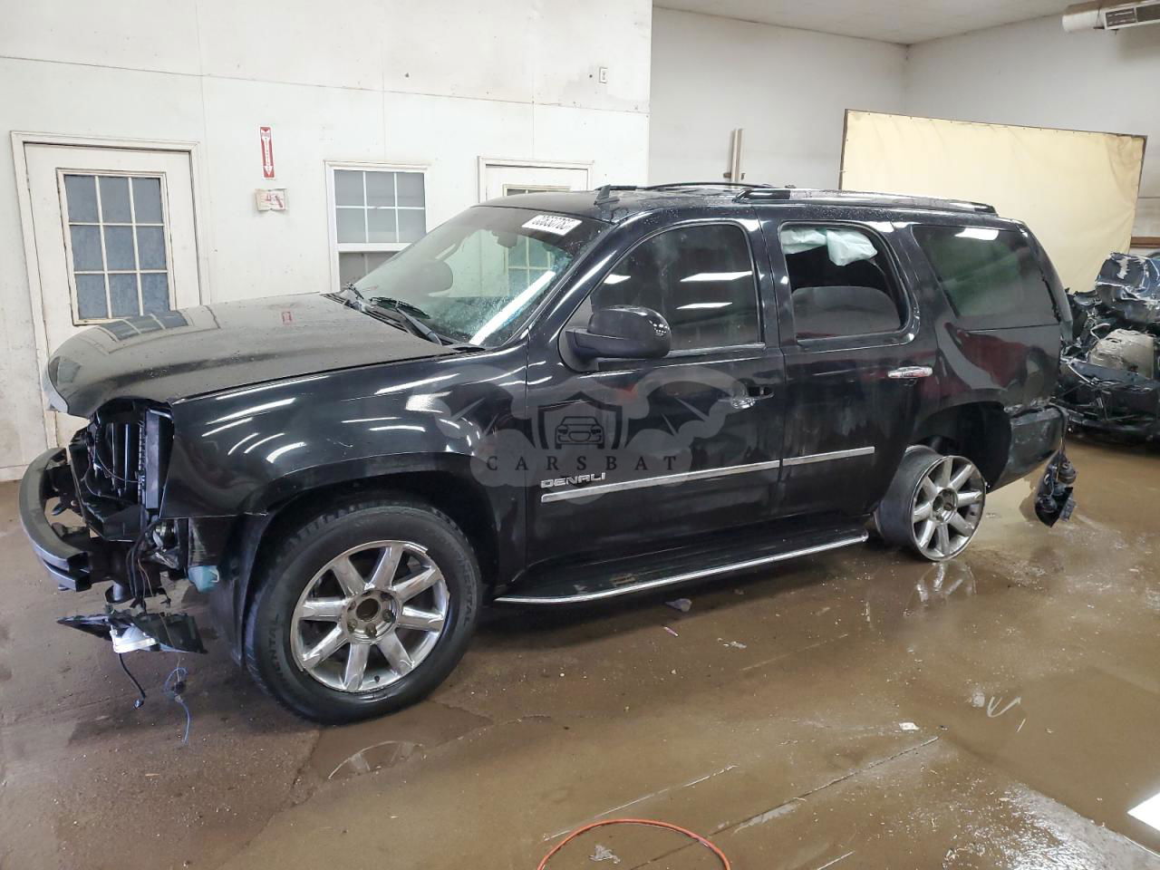GMC Yukon DENALI 6.2L  8 2012