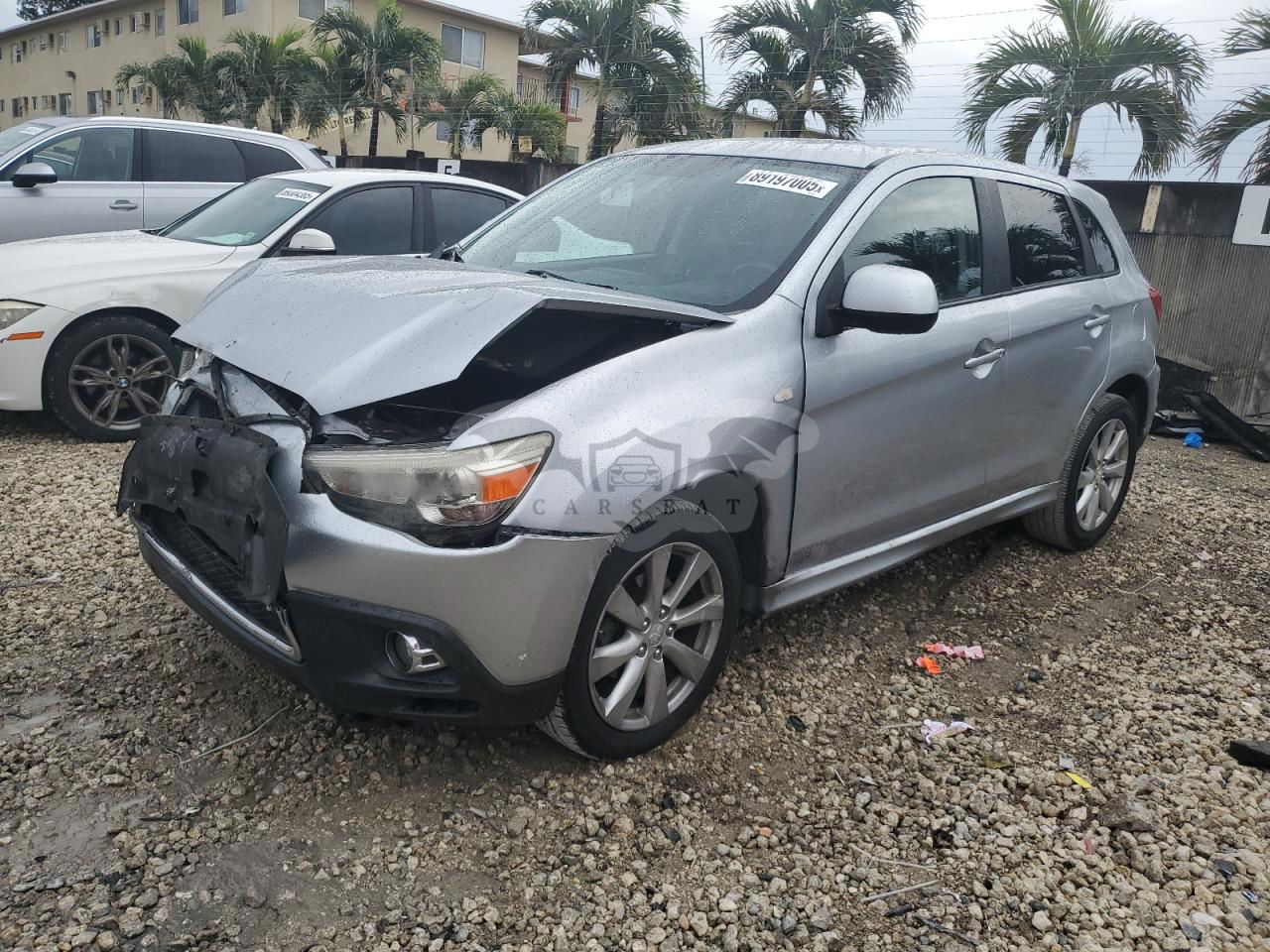 Mitsubishi Outlander SE 2.0L  4 2012