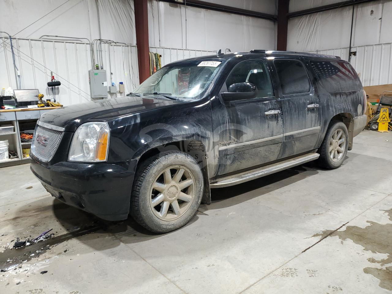 GMC Yukon DENALI 6.2L  8 2013